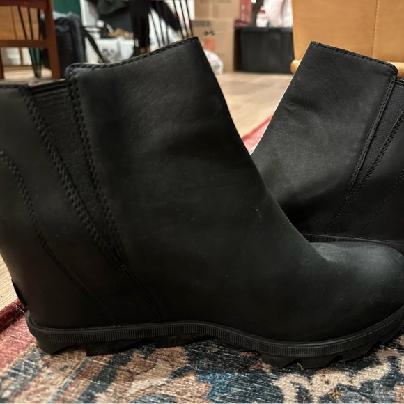 Sorel Suede Waterproof Wedge Boots - Great condition, barely worn - Picture 3 of 8